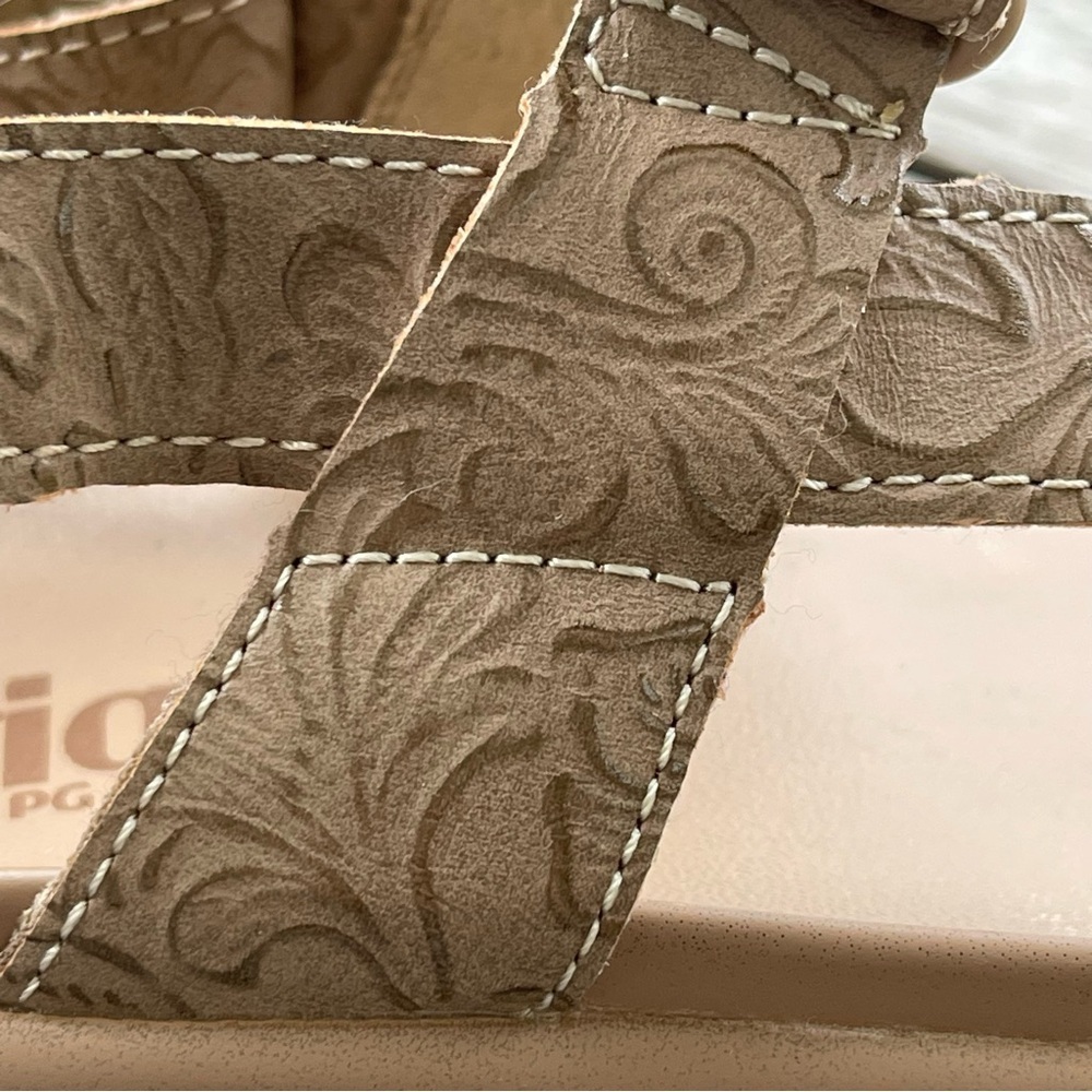 Alegria Henna Women's Embossed Beige Sandals Size 9.5/10 US 40 EU - Picture 6 of 9